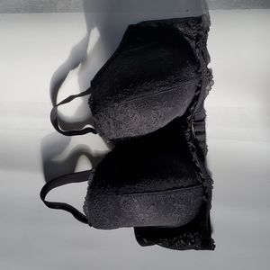 Women’s Victorias Secret Black Push Up Bra Size 38DD